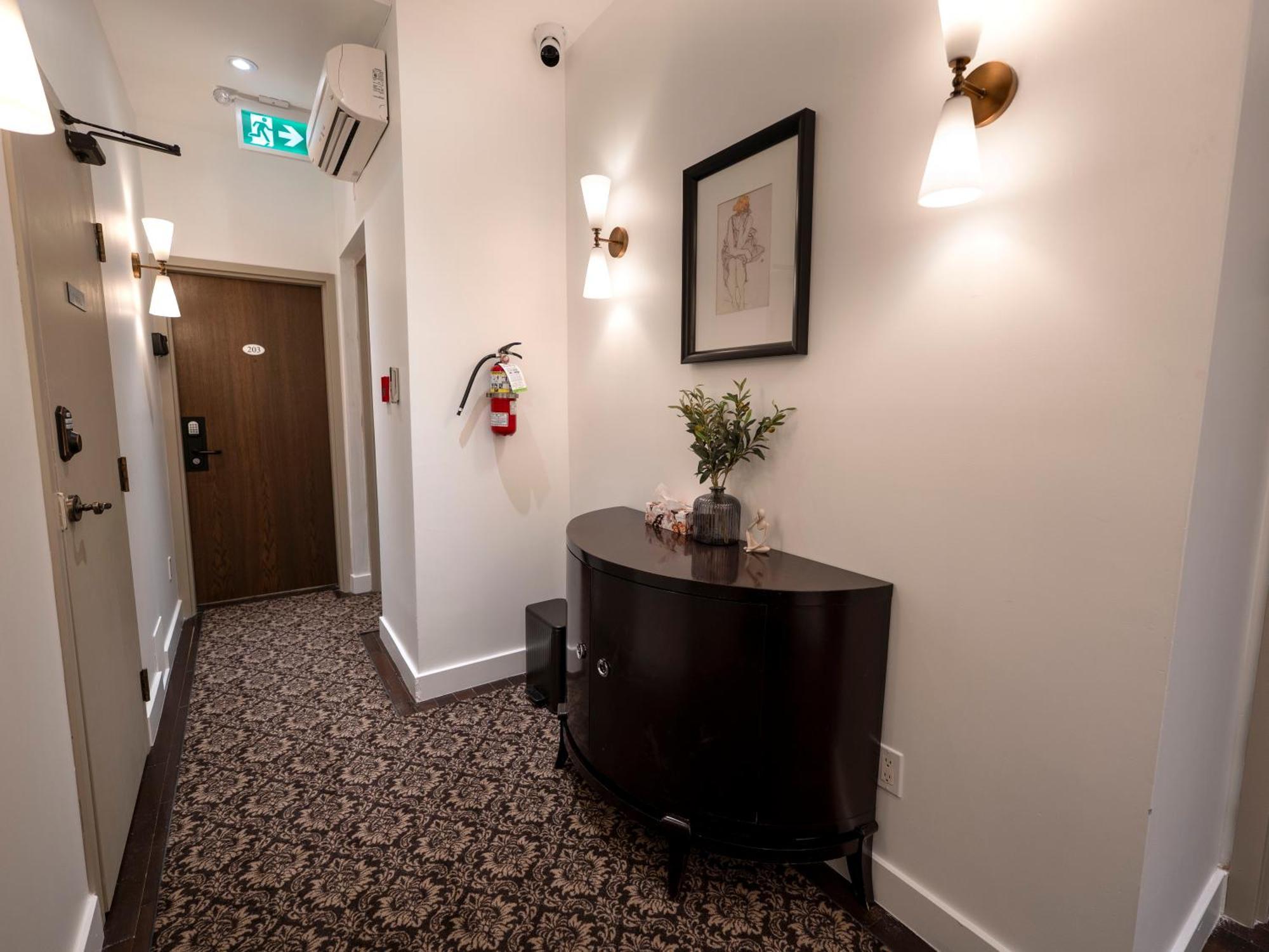 Self Check-In Boutique Hotel - Quartier Latin - Room 201 Монреаль Екстер'єр фото