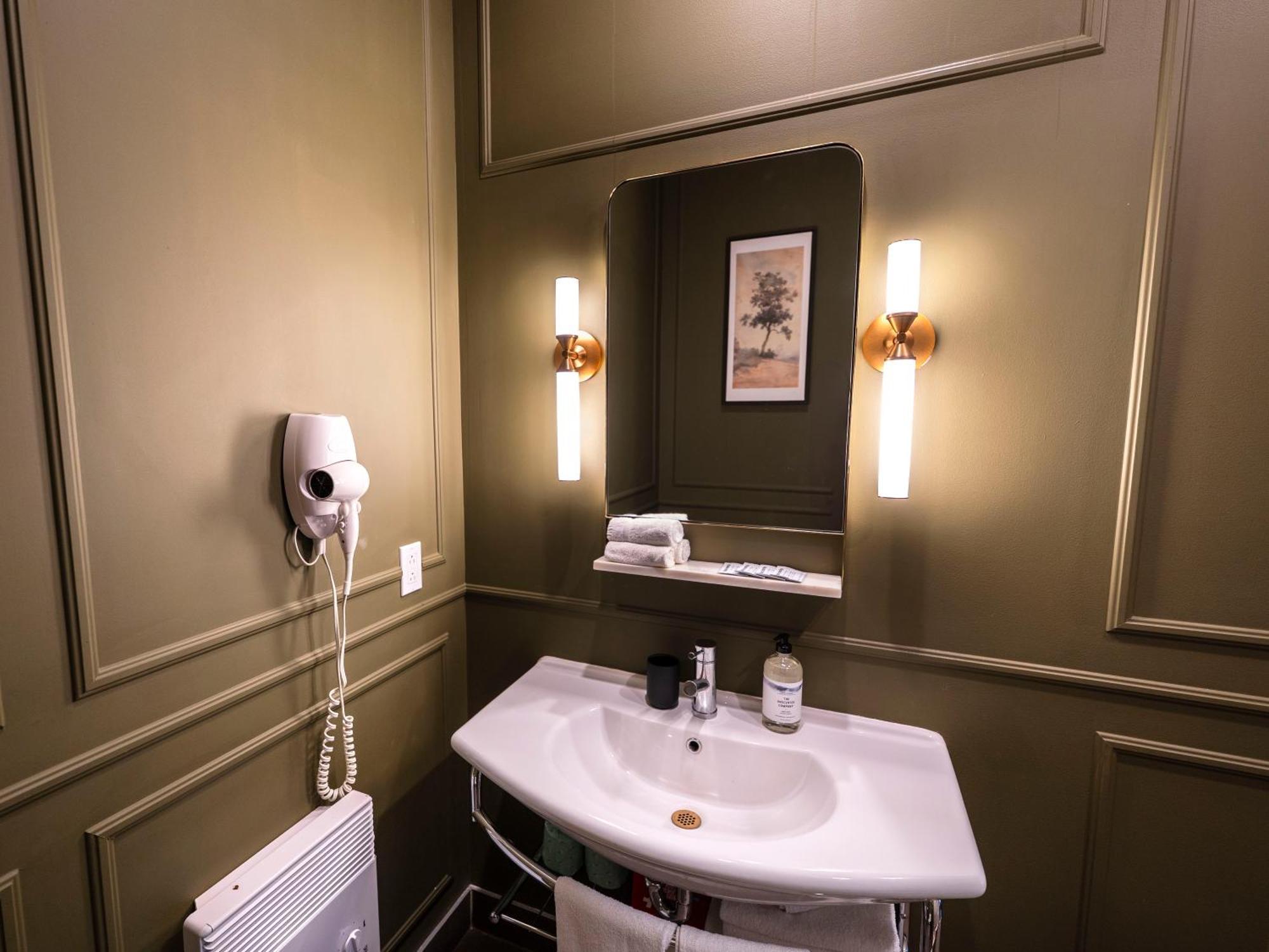 Self Check-In Boutique Hotel - Quartier Latin - Room 201 Монреаль Екстер'єр фото