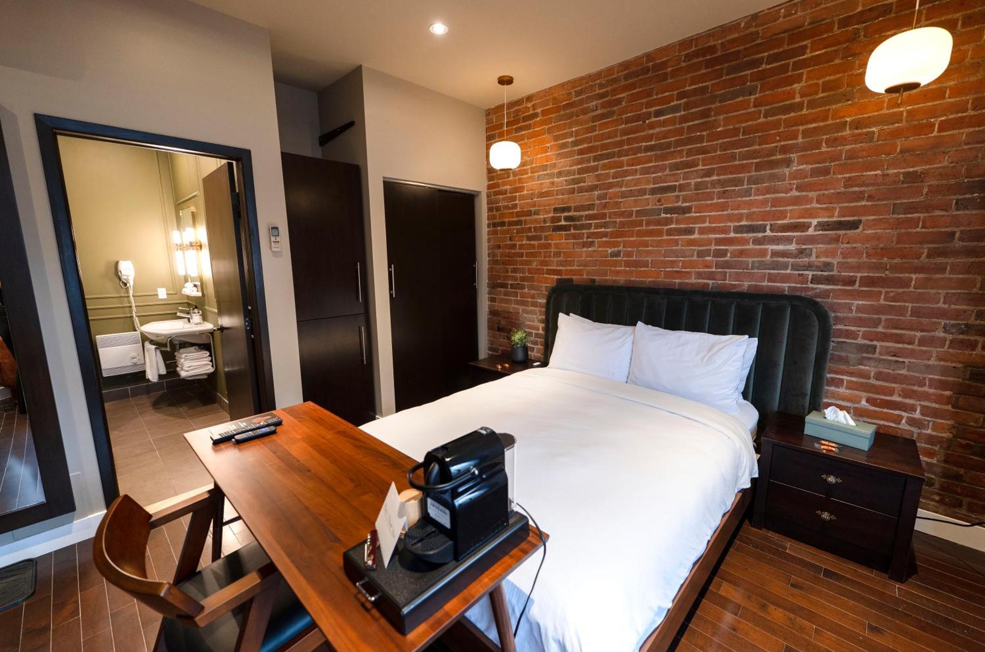 Self Check-In Boutique Hotel - Quartier Latin - Room 201 Монреаль Екстер'єр фото