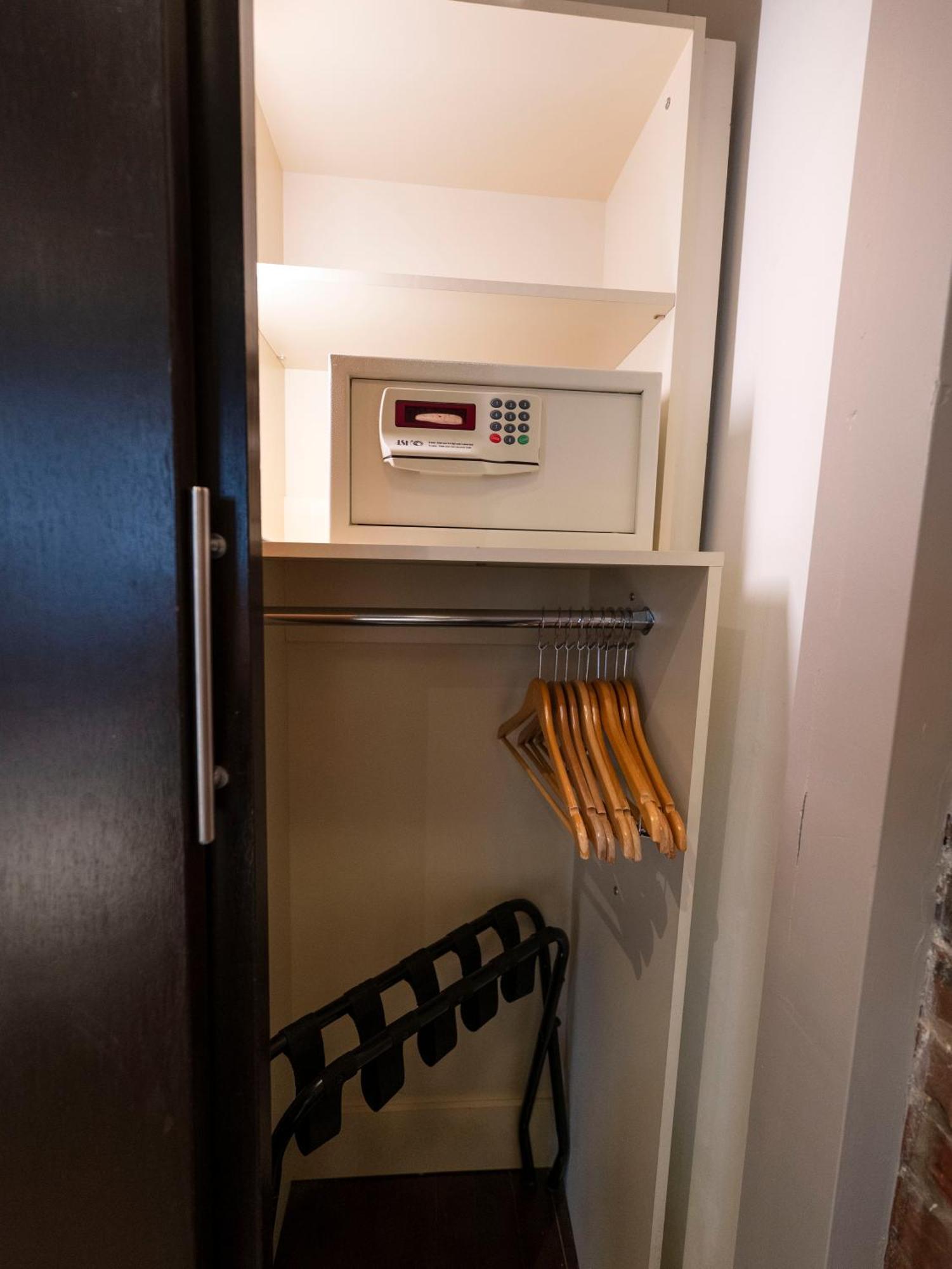 Self Check-In Boutique Hotel - Quartier Latin - Room 201 Монреаль Екстер'єр фото