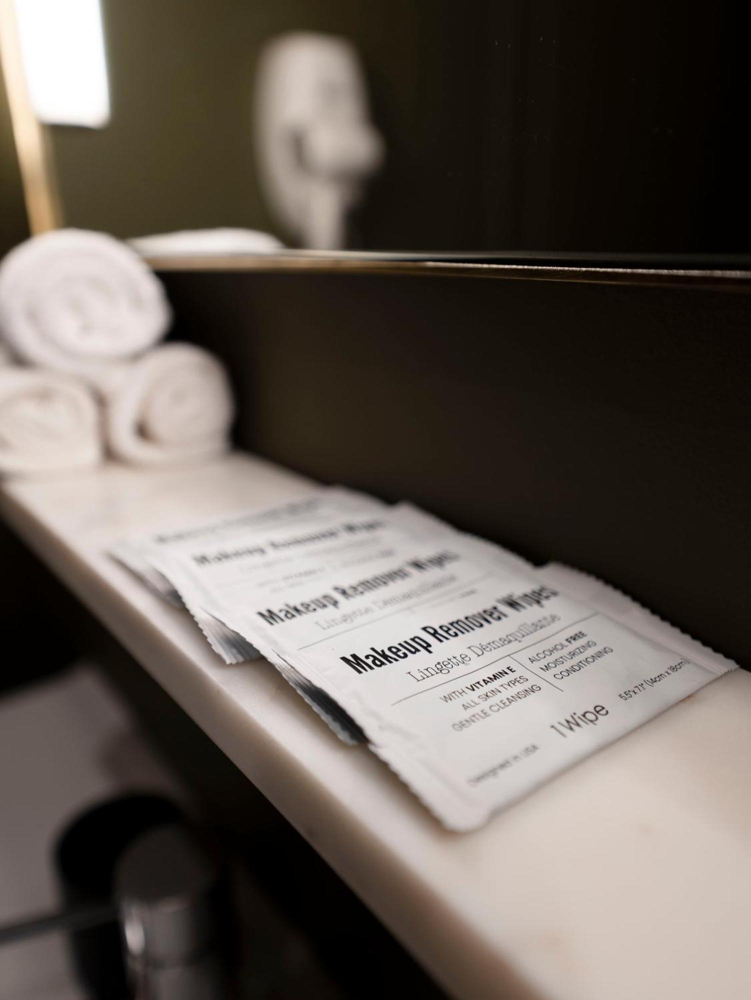 Self Check-In Boutique Hotel - Quartier Latin - Room 201 Монреаль Екстер'єр фото