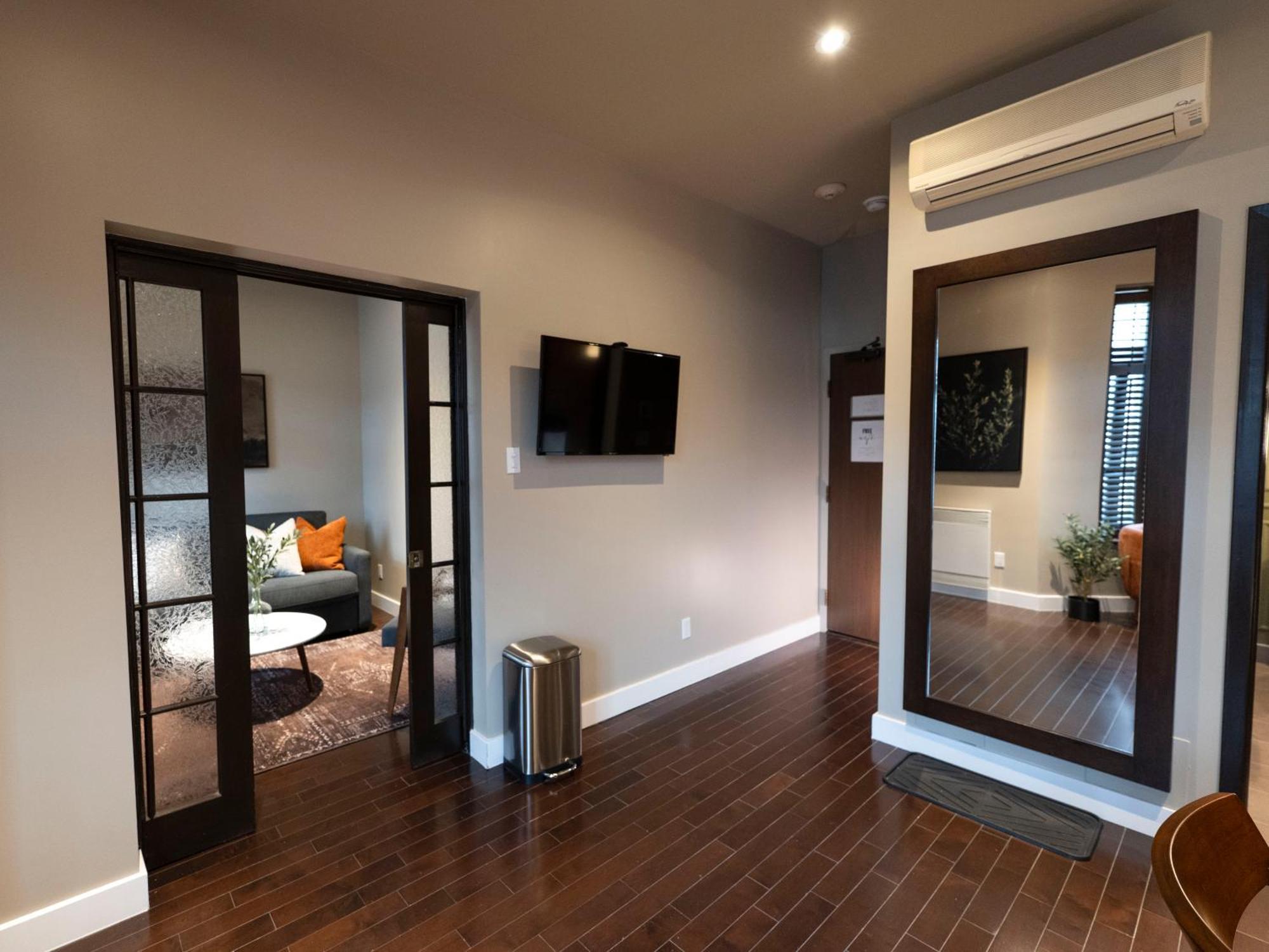 Self Check-In Boutique Hotel - Quartier Latin - Room 201 Монреаль Екстер'єр фото
